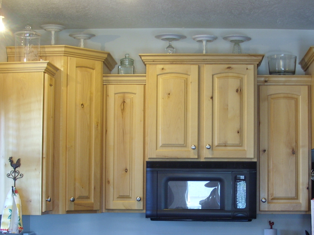 Decorating the Top of the Kitchen Cabinets - Organize and Decorate