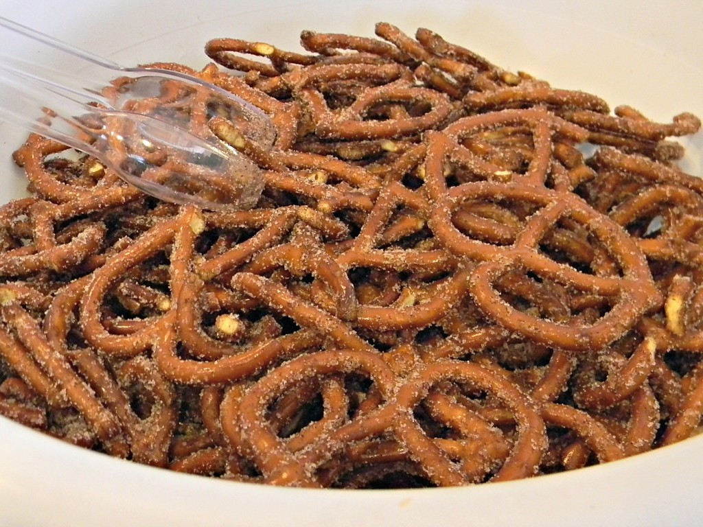 cinnamon-and-sugar-pretzels-serve