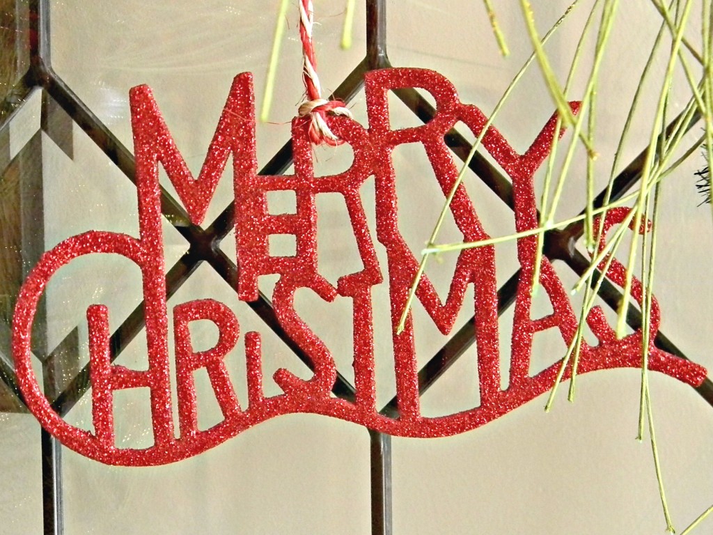 pine-and-pom-pom-wreath-merry-christmas