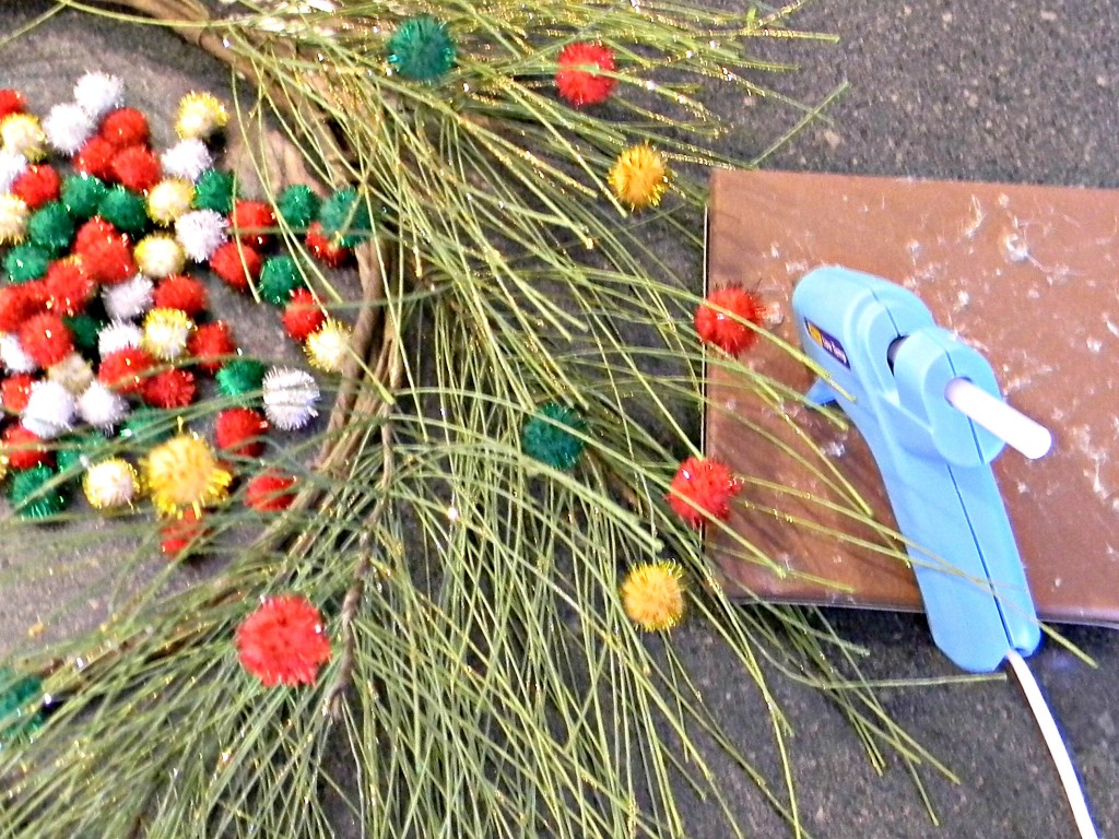 pine-and-pom-pom-wreath-pom-poms