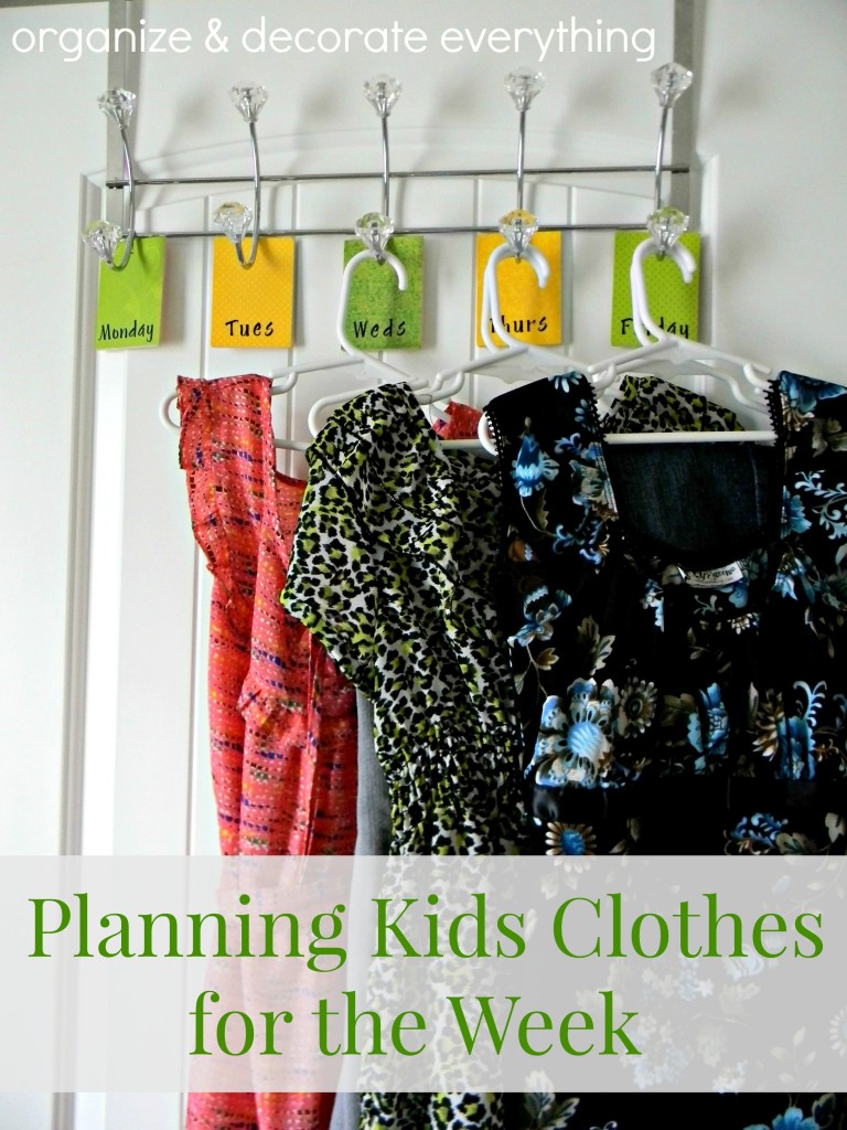 Save time in the mornings by planning kids clothes for the week