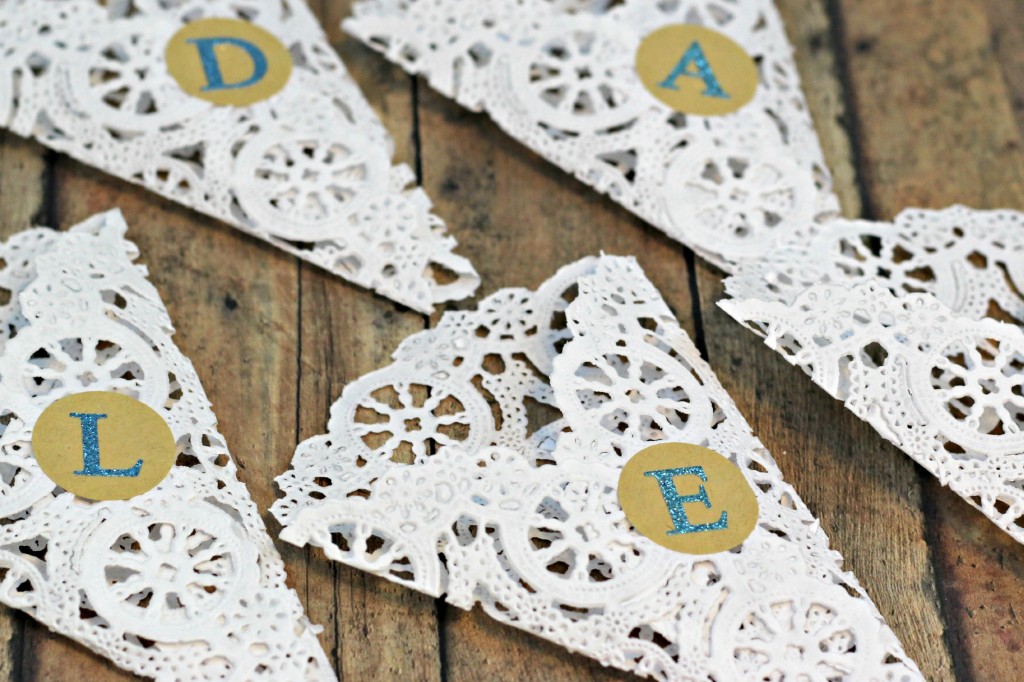 Doily Place Cards 5