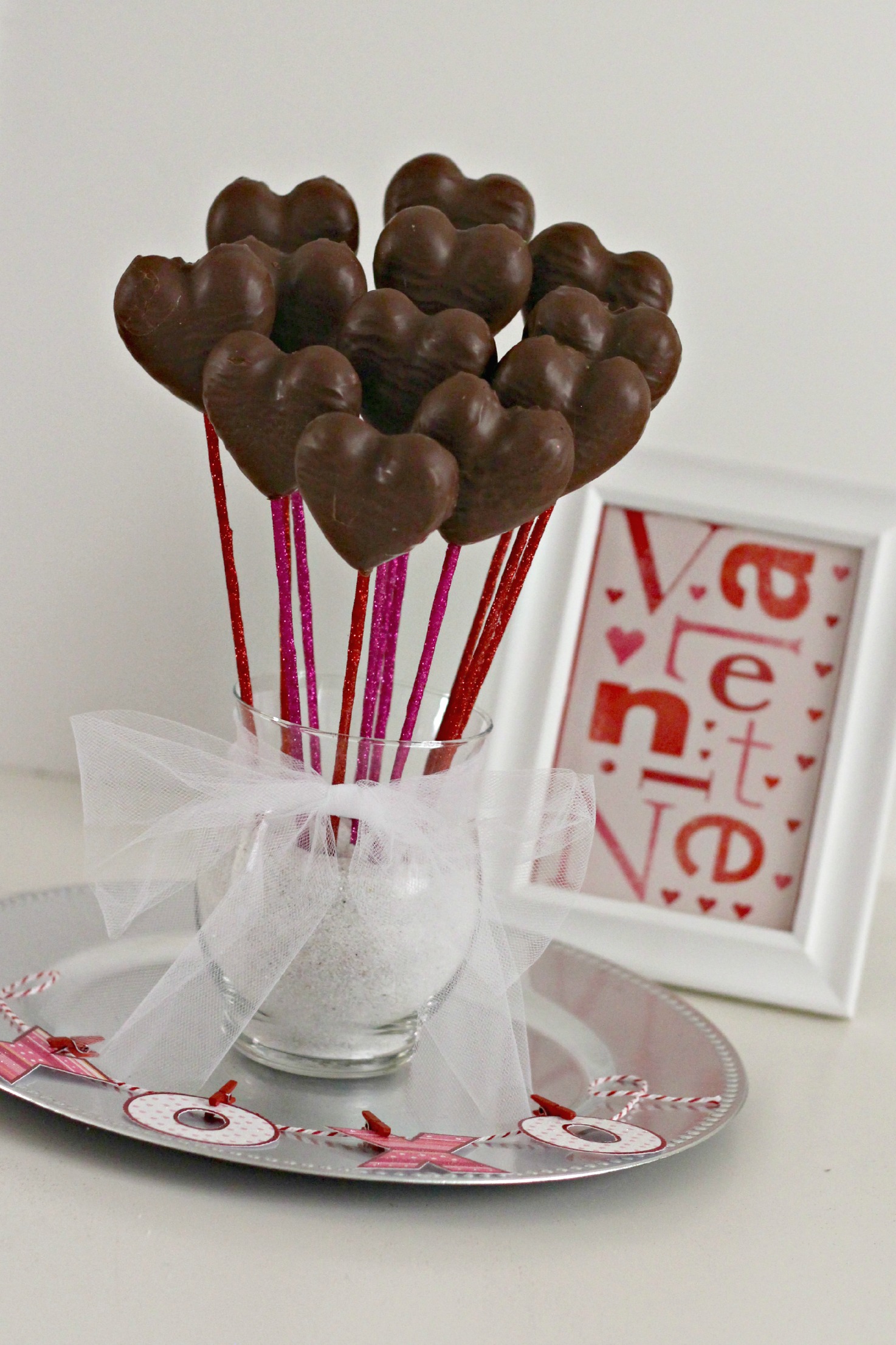 Valentine's Day Candy Bouquet Gift Basket - Organize and Decorate