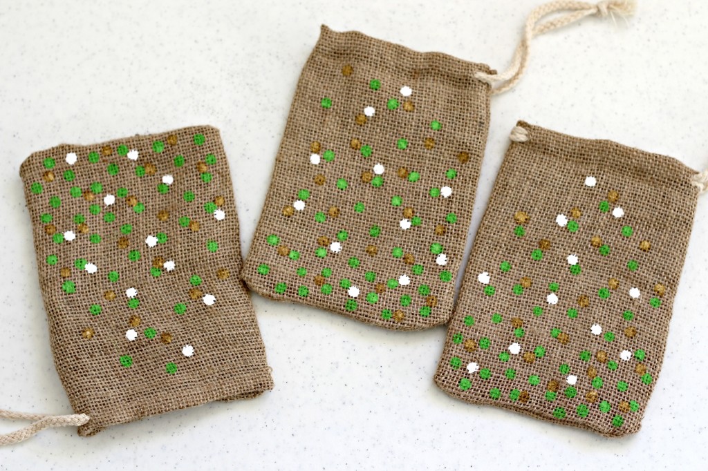 DIY St. Patrick's Day Confetti Burlap Bags - Easy gift idea!