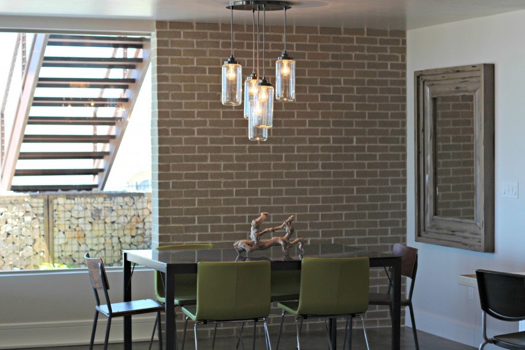 clutter free dining room