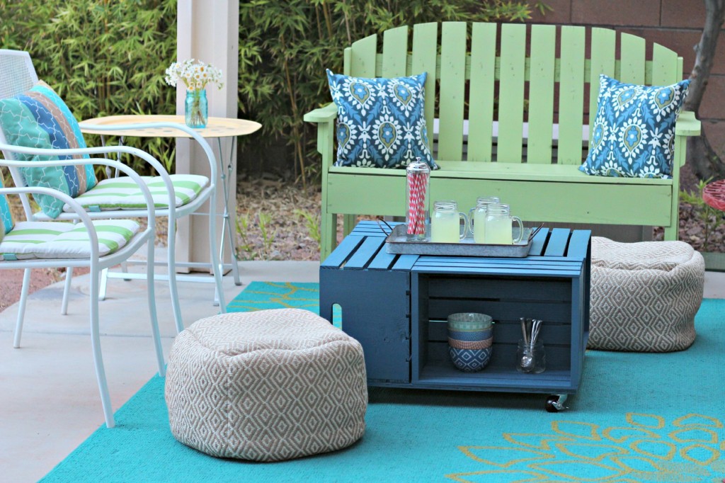 Crate Table with poufs