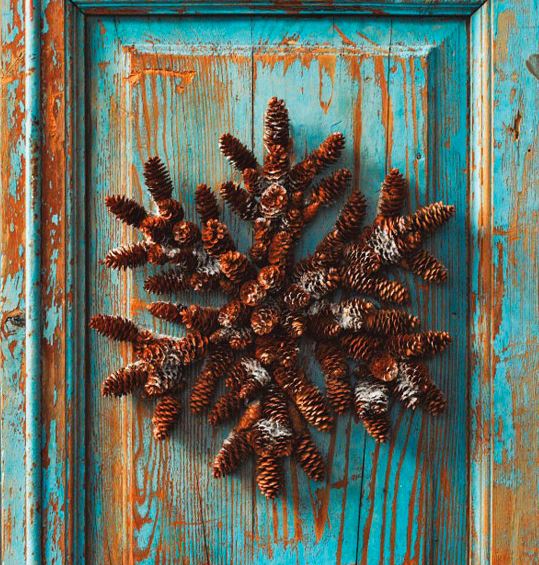 Wreath Pinecone Star