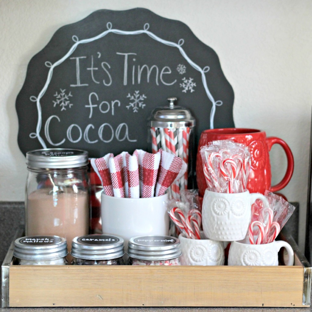 CONFESSIONS OF A PLATE ADDICT: Hot Cocoa Station with DIY Serving Board