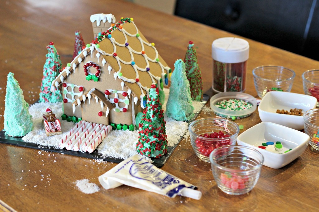 Gingerbread House building