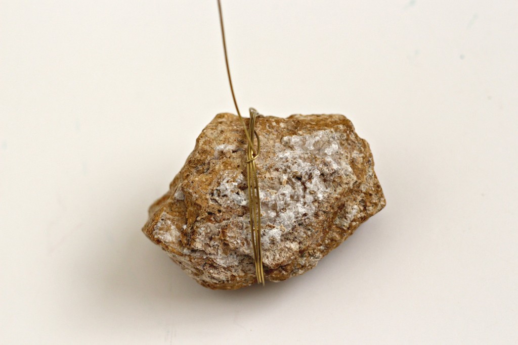 Rock Photo Holder wrap wire around rock