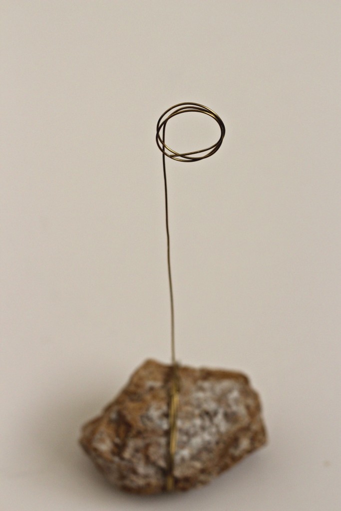 Rock Photo Holder wrapped wire