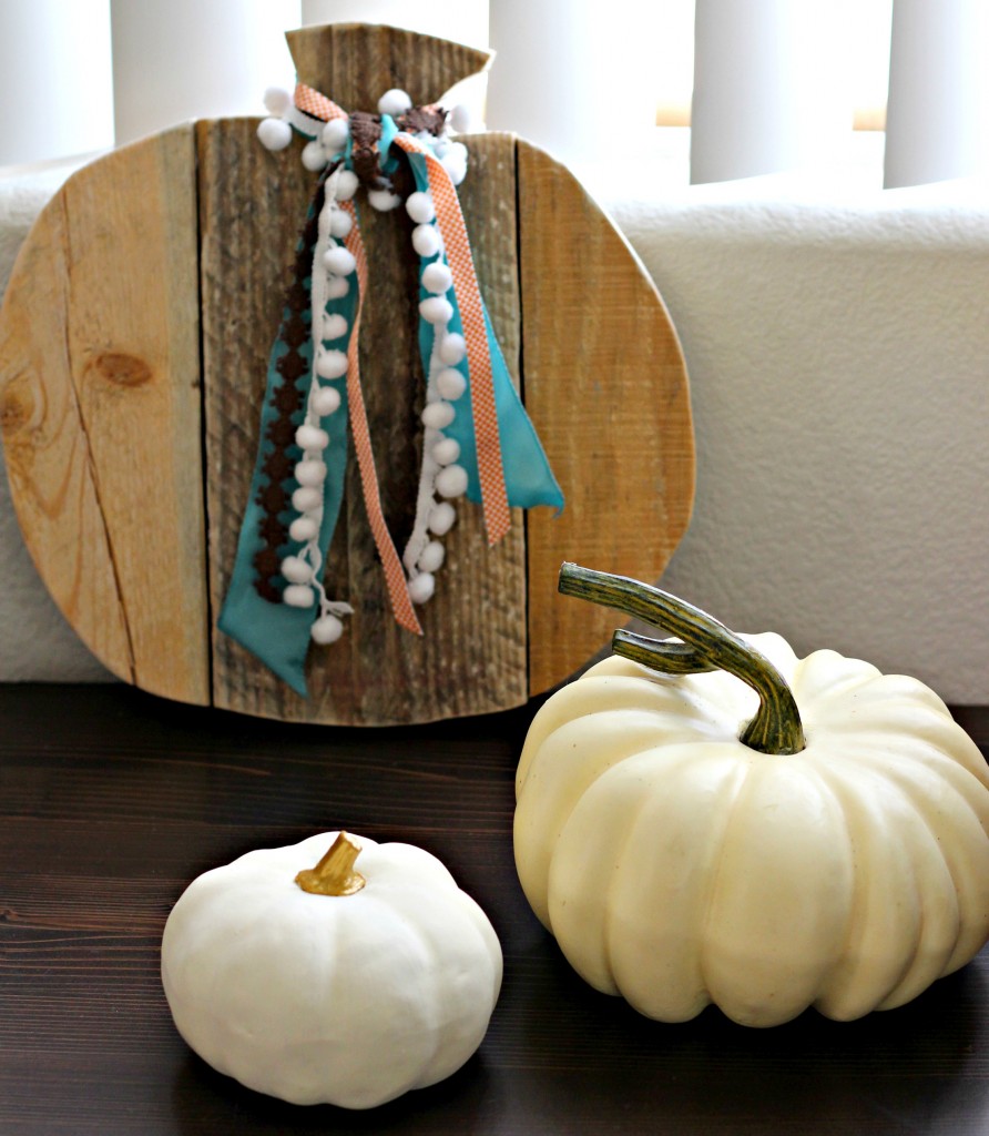 fall-home-tour-2016-wood-pumpkin