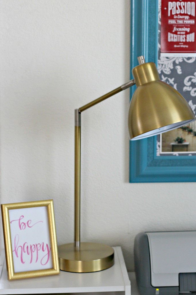 office-area-lamp-and-frame