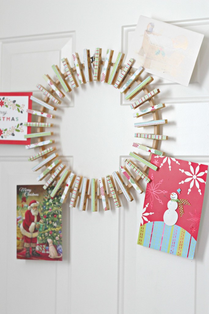christmas-clothespin-wreath