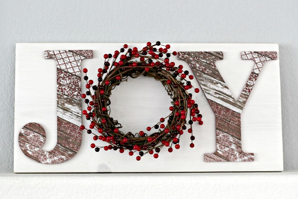 joy-sign-with-berry-wreath