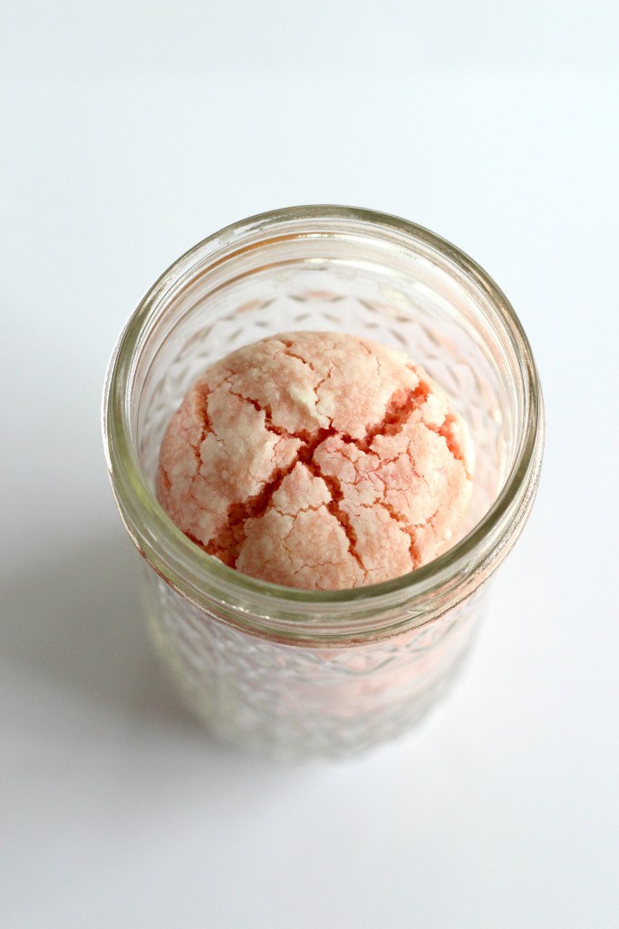 santa-crinkle-cookies-in-jar