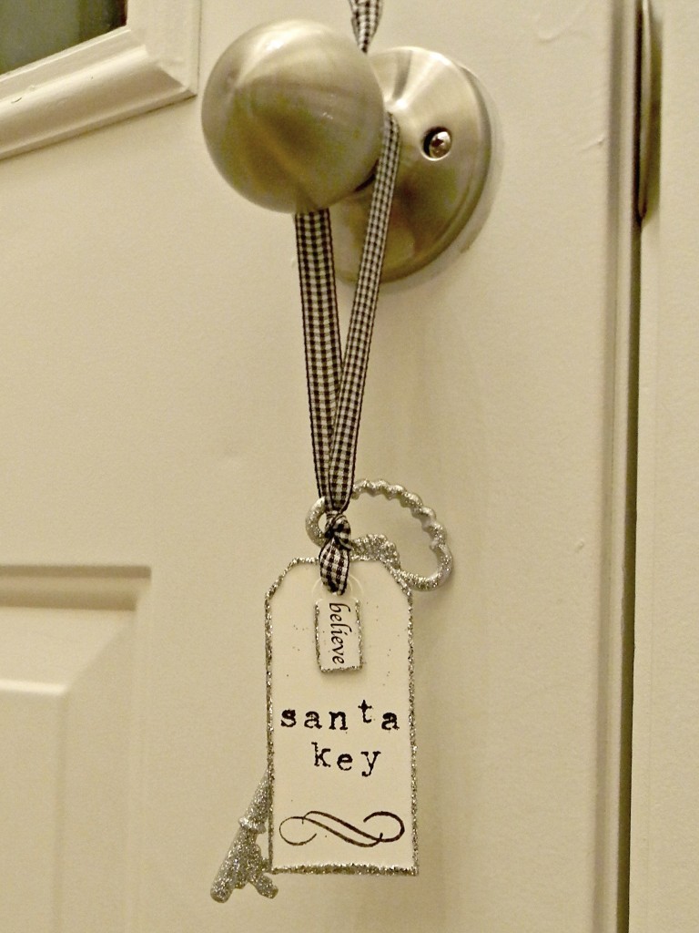 santa-key-hanging-on-door