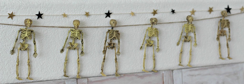 trick-or-treat-skeleton-garland