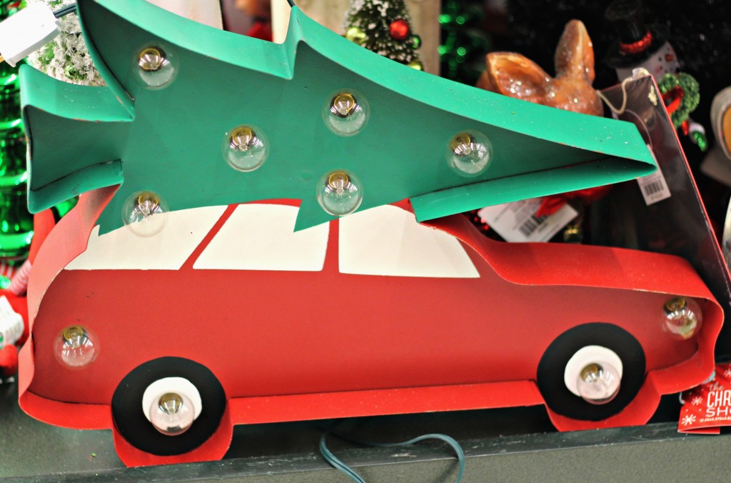 vintage-christmas-car-with-tree