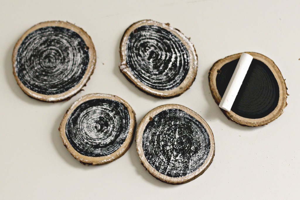 wood-slice-chalkboard-ornaments-primed-with-chalk