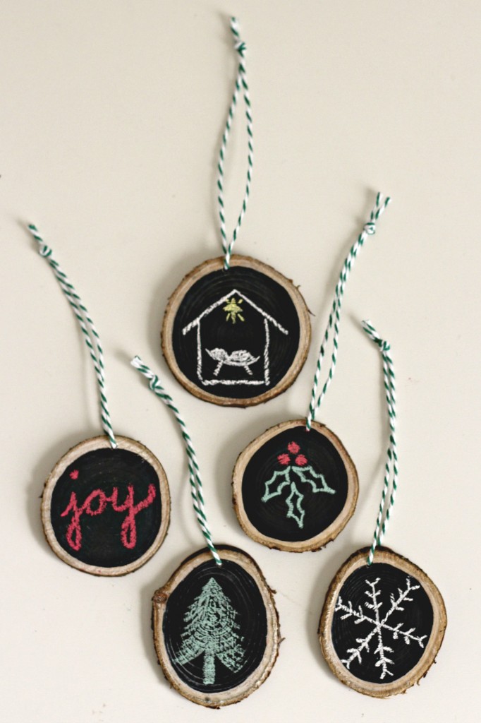 wood-slice-ornaments-chalkboard