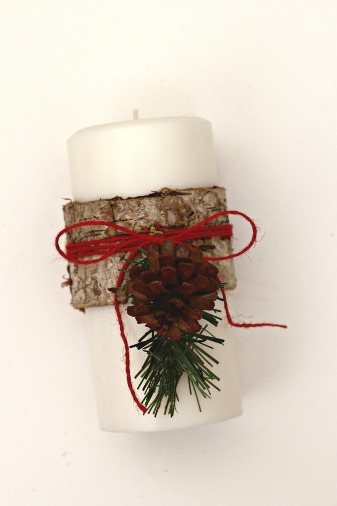 wood-wrapped-candles-with-bark-and-pine
