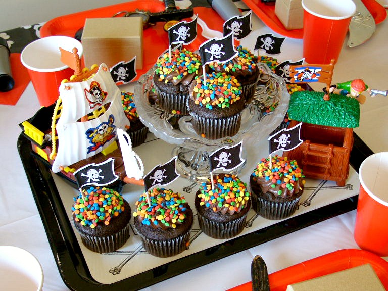 Pirate birthday party cupcakes