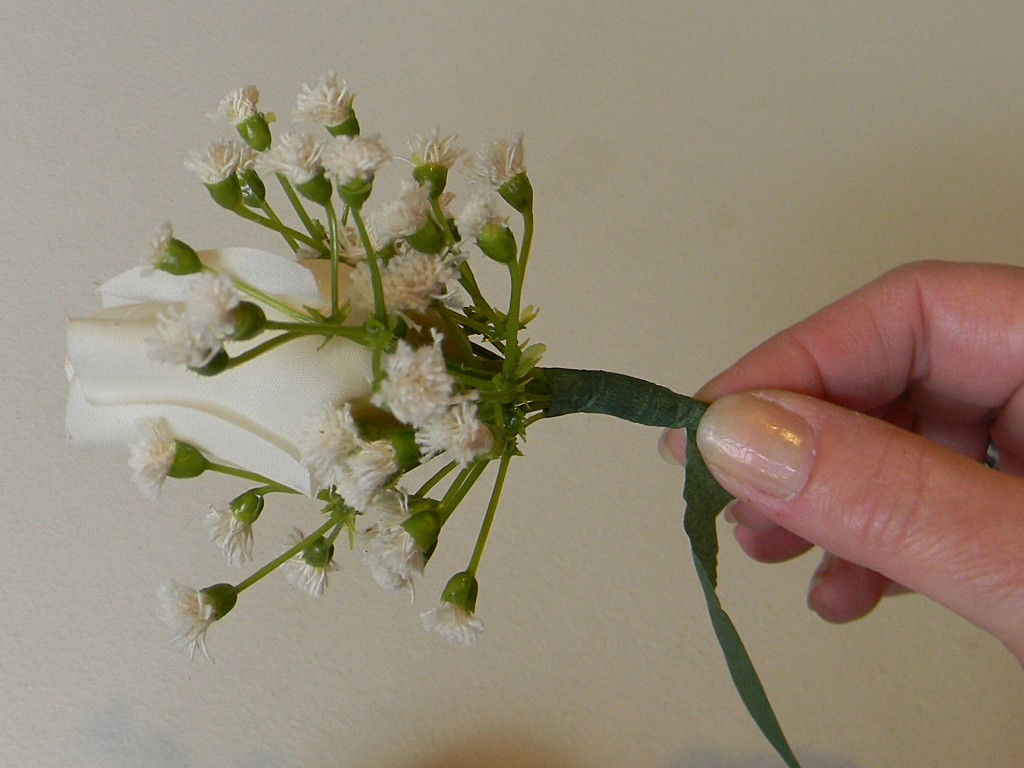 How to Make a Boutonniere - Organize and Decorate Everything
