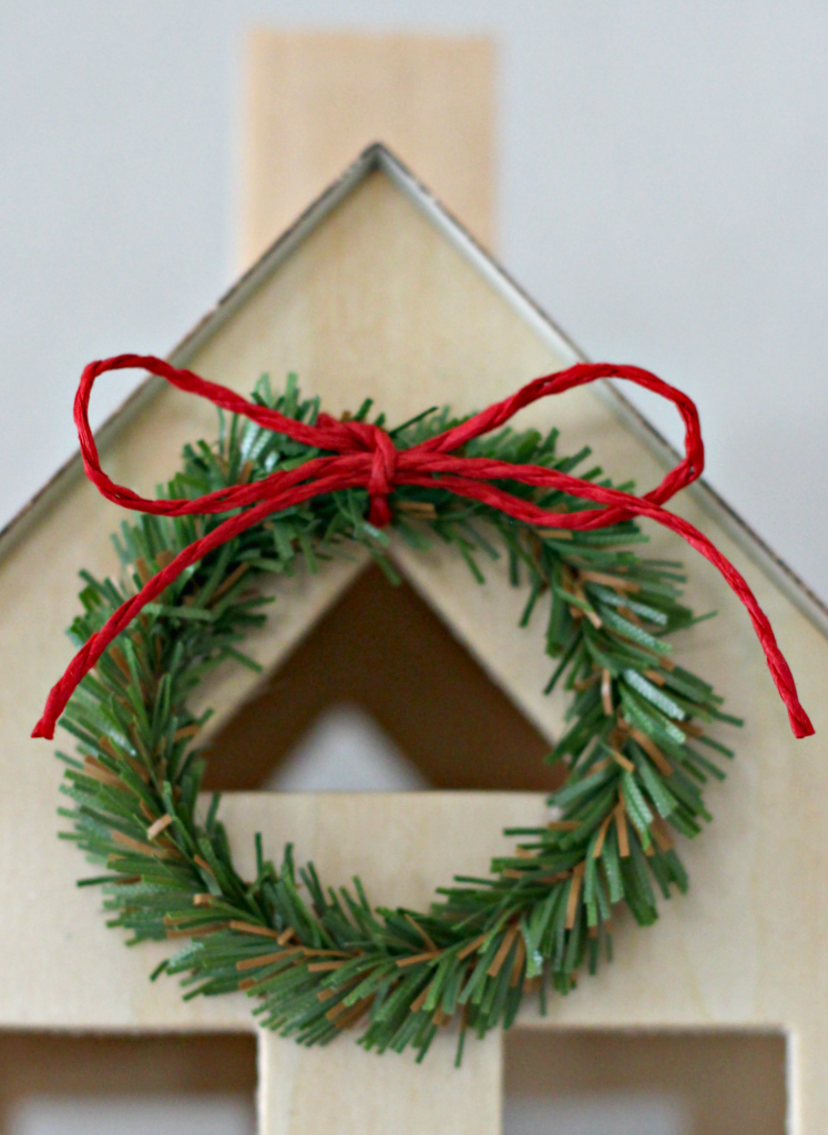 merry-woodland-house-wreath