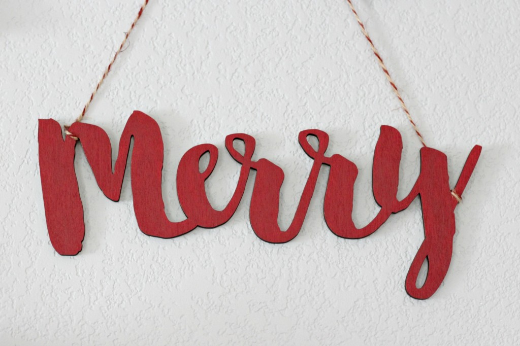 merry-woodland-mantel-merry-sign