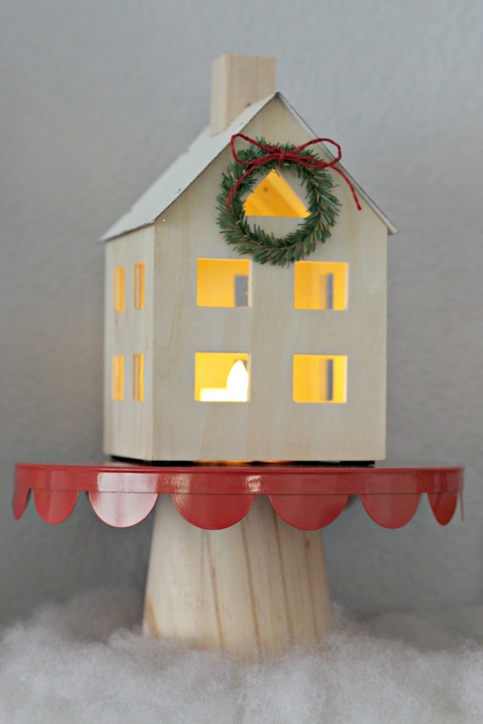 merry-woodland-mantel-lighted-house