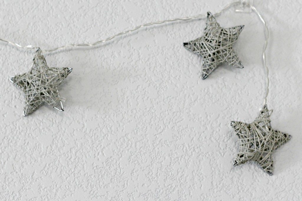 merry-woodland-mantel-star-lights