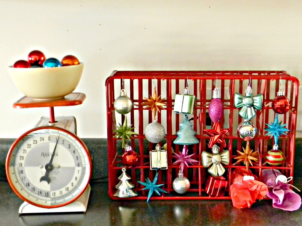 decorate-with-ornaments-countdown