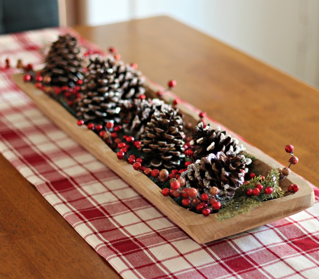 holiday-home-tour-tray-of-pinecones