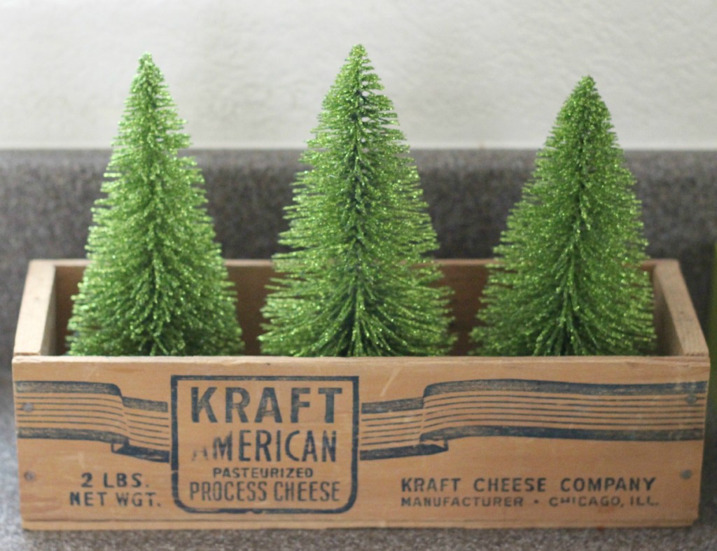 thrifty-christmas-decorating-cheese-box