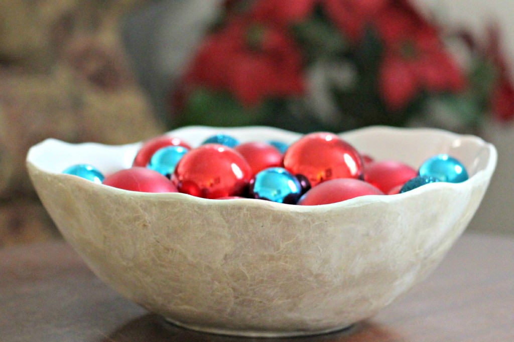 thrifty-christmas-decorating-ornament-bowl