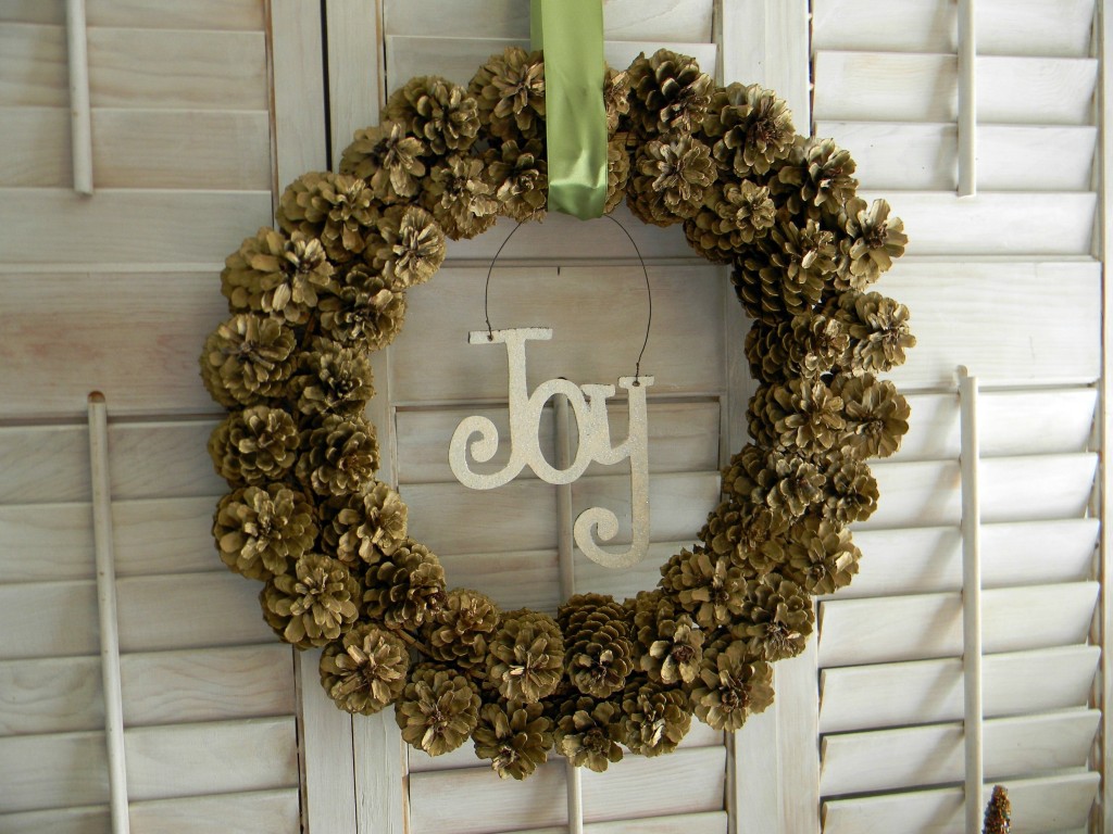 thrifty-christmas-decorating-pinecone-wreath