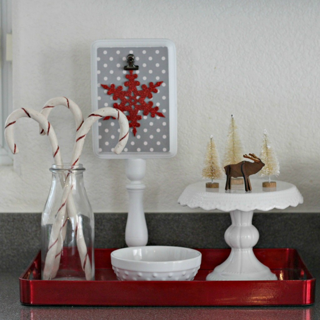 thrifty-christmas-decorating-red-tray