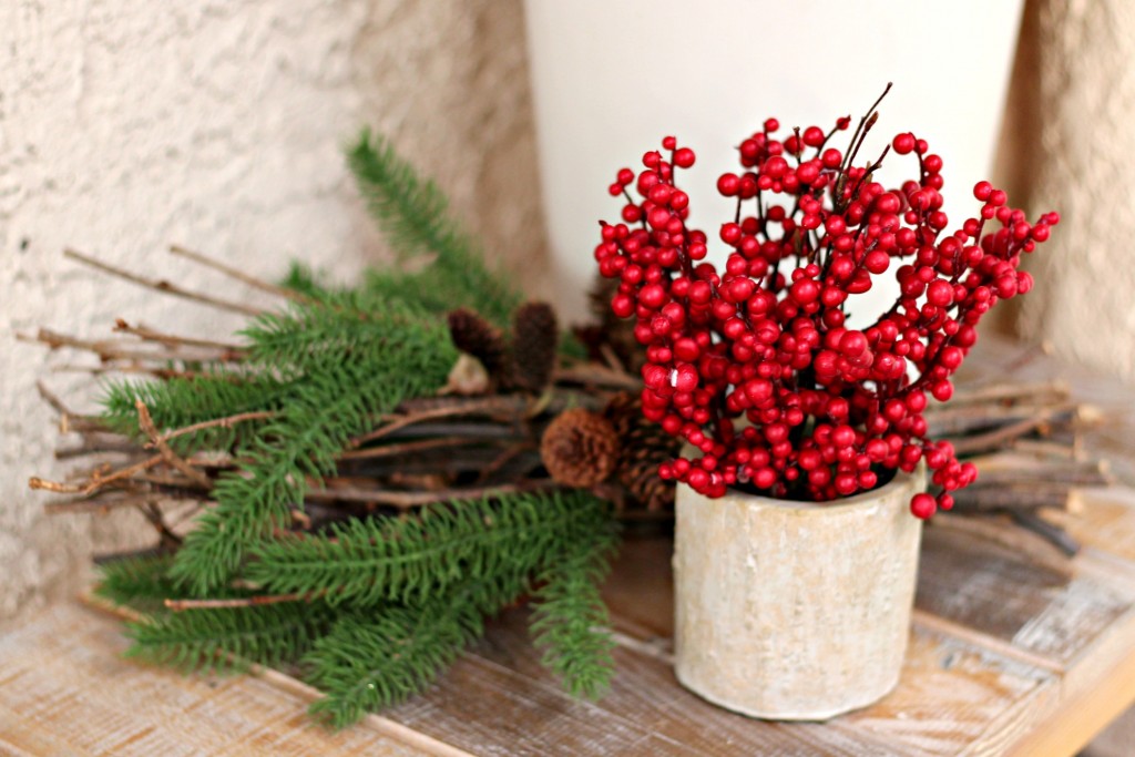 welcome-christmas-front-porch-berries-on-bench