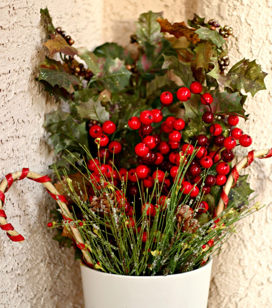 welcome-christmas-front-porch-greenery