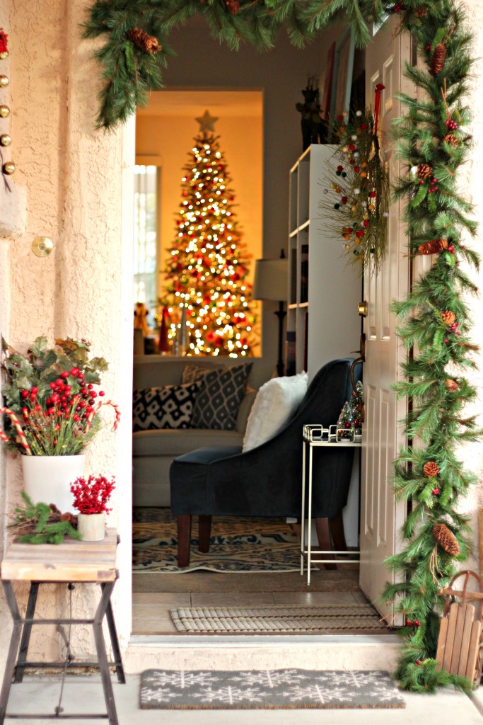 welcome-christmas-front-porch-outside-and-in