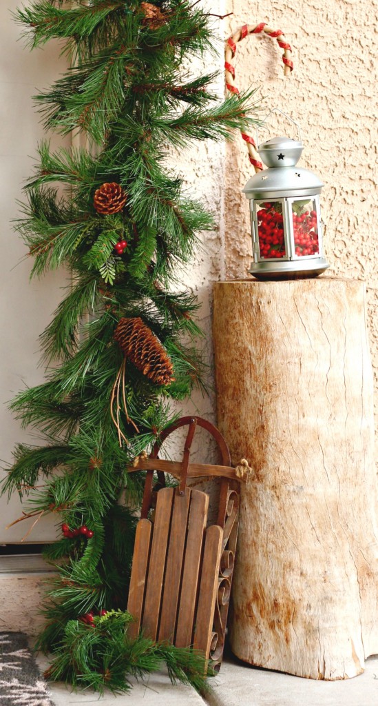 welcome-christmas-front-porch-tree-stump