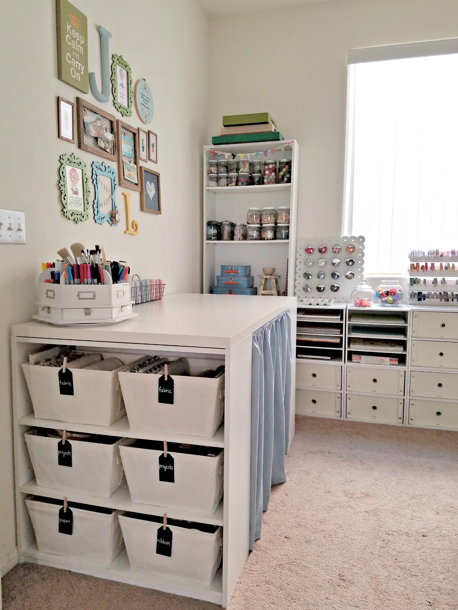 Craft table and Craft Room - Organize and Decorate Everything