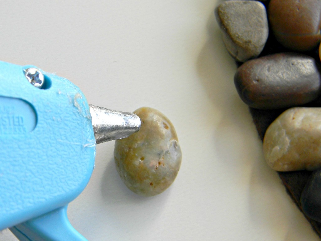 Rock Trivet gluing rocks