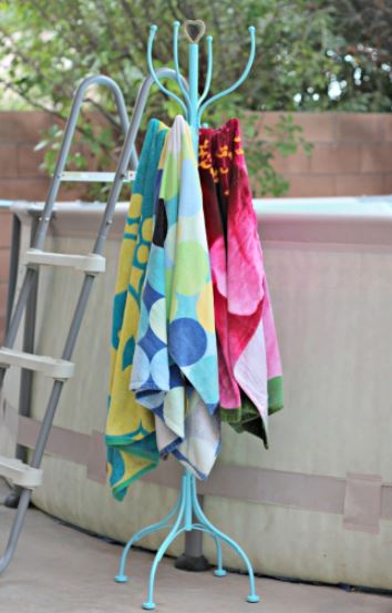 Pool towel rack