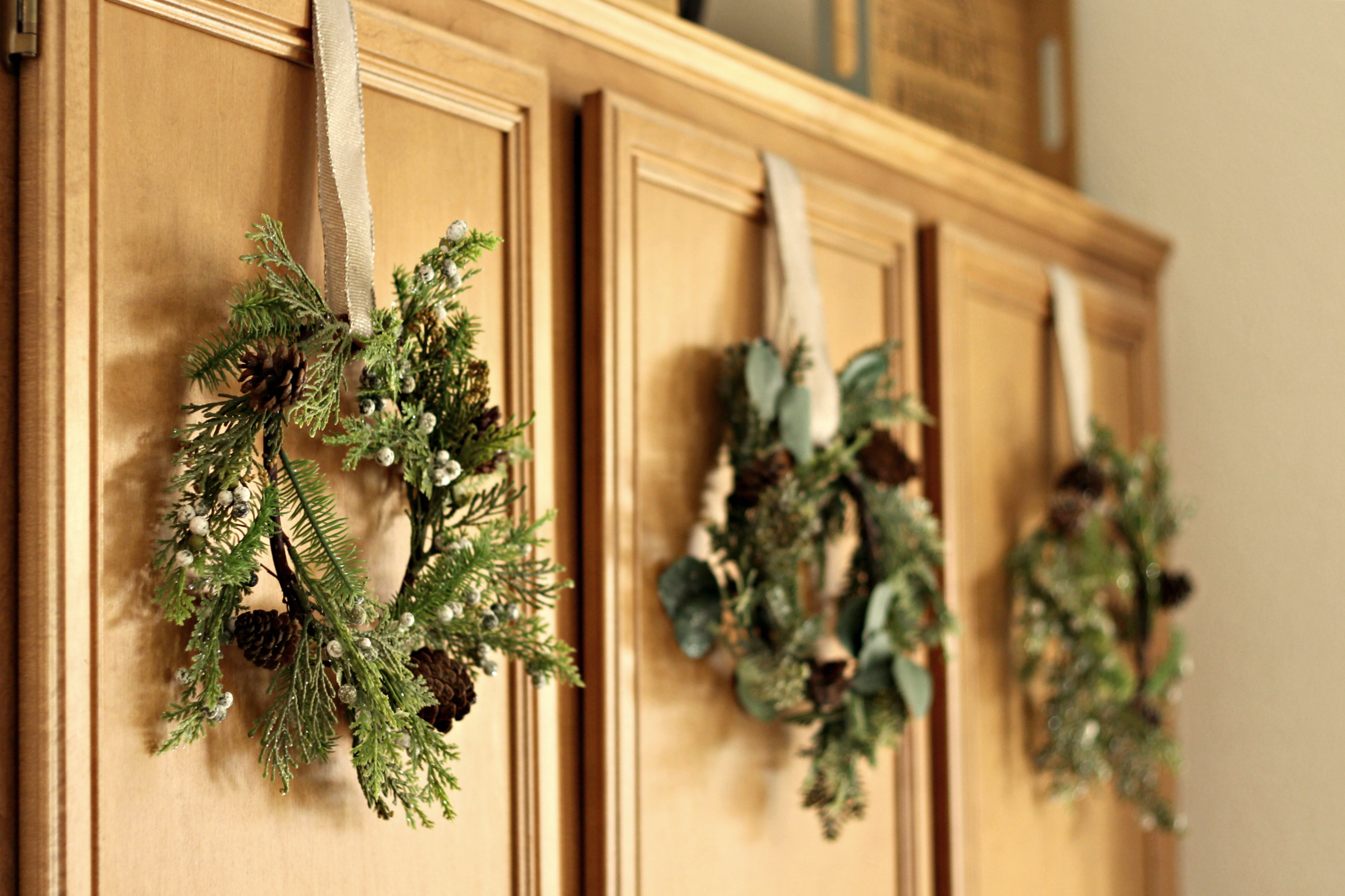 Christmas Decor kitchen cabinets - Organize and Decorate Everything