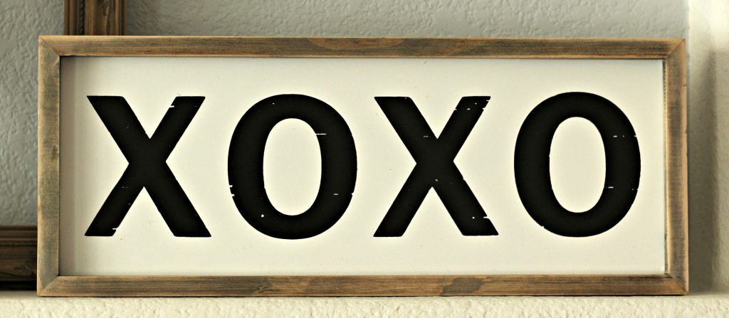 XOXO mantel