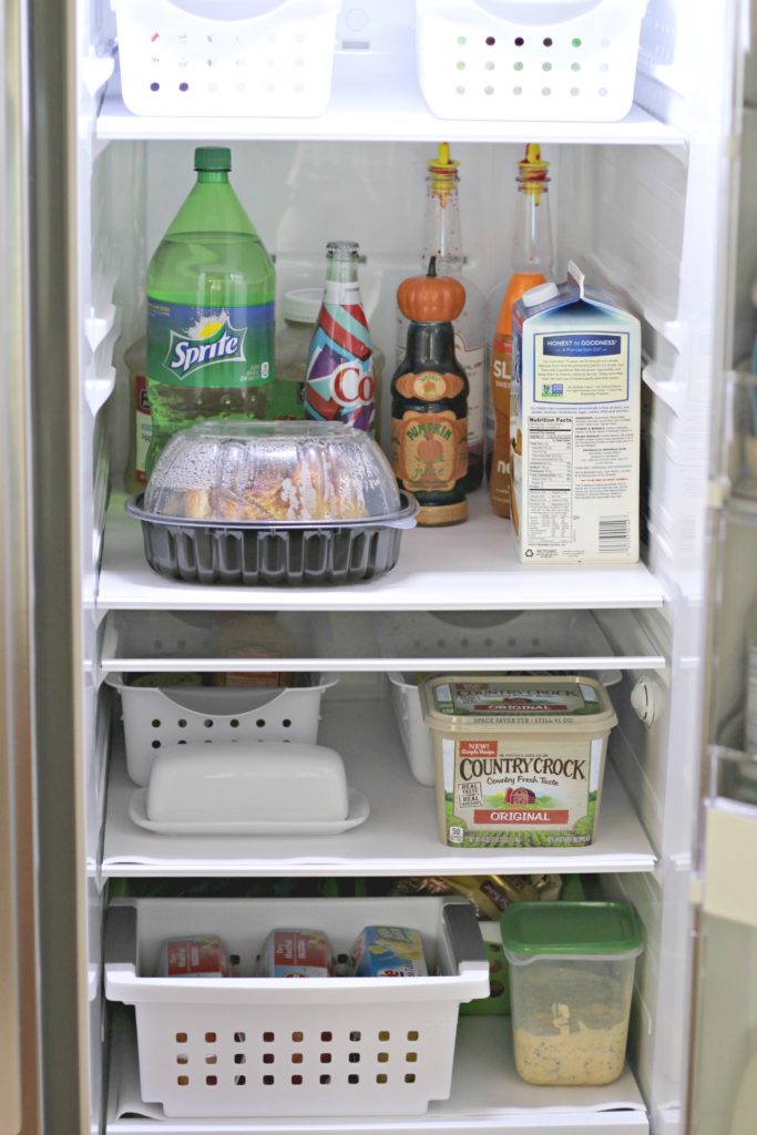 clean refrigerator and freezer