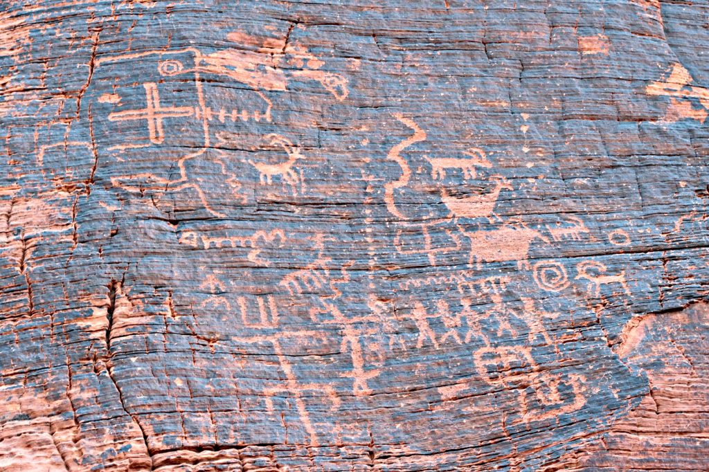 Valley of FIre Mouses Tank petraglyphs