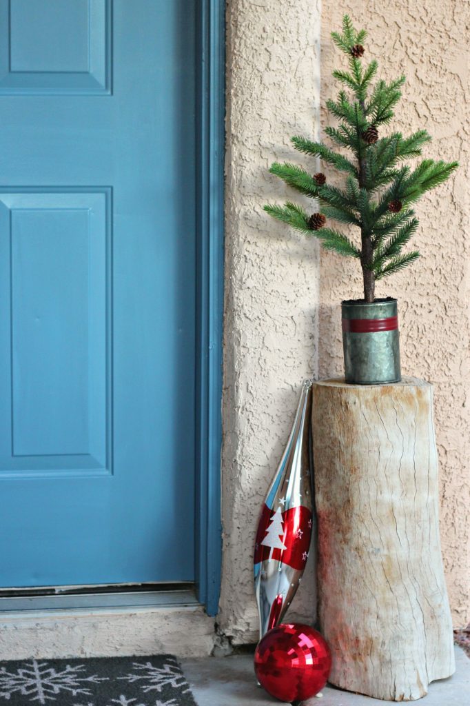 Pine and Berry porch stump